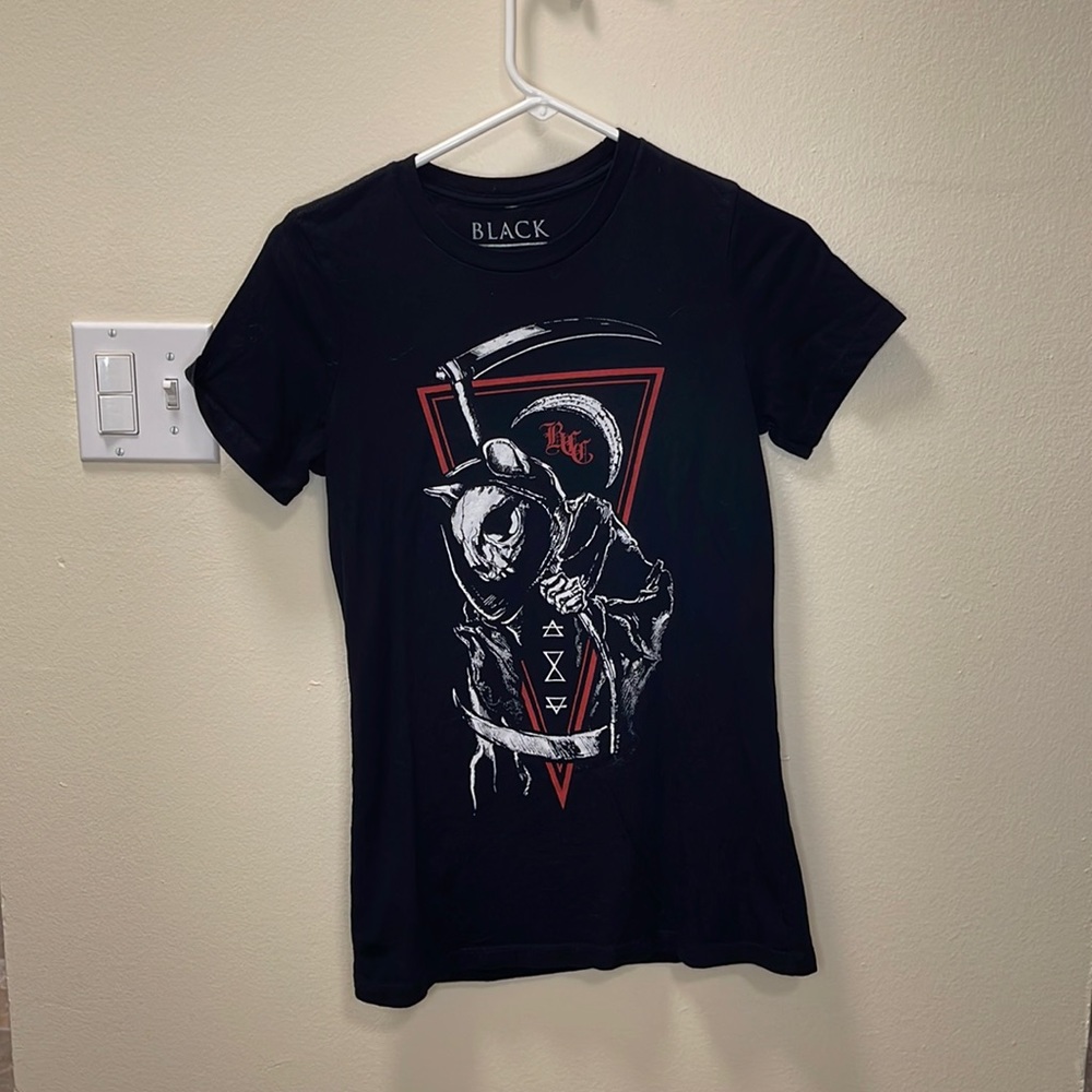 Black craft cult tee. Womens medium.